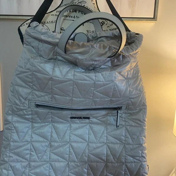 New with tags Michael Kors Winnie Metallic Quilted Backpack - Picture 3 of 13